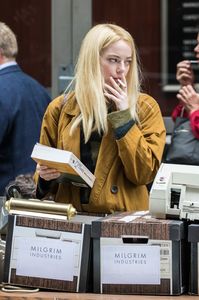 Emma Stone Filming Netflix Series Maniac : ケリー・フクナガ監督の Netflix シリーズの最新作「マニアック」を撮影中のエマ・ストーン ! ! - CIA Movie News