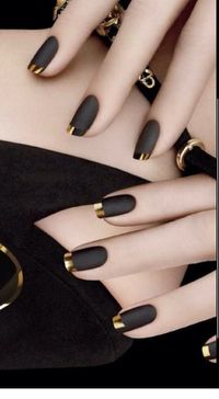 30 EDGY AND ATTRACTIVE BLACK NAIL DESIGNS - Wonder Cottage