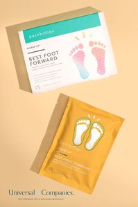 Provide a burst of hydration for parched feet with the Patchology® Best Foot Forward Softening Foot & Heel Mask. This ultra-softening foot mask uses innovative insulated booties to help clients achieve their ideal level of personal coziness. Using the same technology as space blankets, the booties lock in moisture and refresh hard-working feet in just 10 minutes.   #nailsalon #pedicure #girlboss #spatreatments