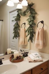 Elevate your bathroom with a stylish Christmas aesthetic. These decor ideas blend holiday charm with modern design for a festive look. #ChristmasBathroomAesthetic #ChristmasBathroomDecor #HolidayBathroom