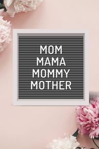 Save this pin for later! This article has more than 100 Mother's Day letter board quotes for your felt letter board this spring!