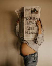 Casual at home maternity session with newspaper