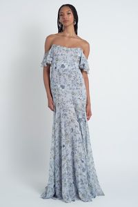 The Belen dress, cut in our beautifully tonal and textured Sahara floral printed chiffon, adds the perfect amount of romance to any bridal party. Featuring a sleek scoop neckline, and draped off the shoulder sleeves, the fitted skirt yoke shows off your curves beautifully while the full skirt flounce offers beautiful movement.