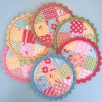 Bee In My Bonnet: Crochet Edging Tutorial - 6" Round Pot Holders!