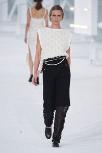 Chanel Spring 2021 Ready-to-Wear Fashion Show Collection: See the complete Chanel Spring 2021 Ready-to-Wear collection. Look 51