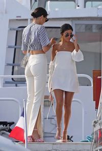 STYLECASTER | Summer Outfit Ideas | Vacation Outfit Ideas | Summer Vacation Outfits | Summer Style | Kourtney Kardashian #summeroutfit #summershoes #vacationoutfit