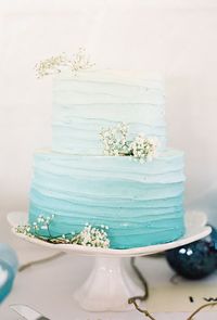 blue ombre wedding cake beach