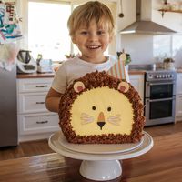 ROARRRRR! This cake kit is made for roar-some kids who love adventure and running wild! Popular for 1st birthdays, wild one, safari and jungle themed birthdays. This Lion DIY Cake Kit is perfect for busy parents and first-time bakers to create themselves, or together with little (& big!) people in the kitchen. Everything you need is in the kit including the all-natural dry ingredients (organic cake mixes, pure icing sugar and plant-based colouring), disposable baking pans, disposable piping kit