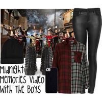 Midnight Memories Video With The Boys (One Direction)