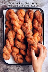 Crispy, sugary twists that crunch softly when you bite down. Korean Donuts will make all your cinnamon-sugar donut dreams come true. #koreandonut #donut #koreantwistdonut #donuttwist #cinnamonsugar #koreanfood #koreandessert #koreansnack #twistdonut #koreandonutrecipe #donutrecipe #yeasteddonutrecipe