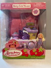 *2002 Bandi Strawberry Shortcake Berry cute houses  Rare Calkwalk with Angel Cake  Set is complete in original box  box shows signs of wear  see photos  send message for more photos