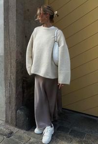 #mohair #oversizedknitsweaters #knittingdesign #minimalist #winterstyle #fallwinter #nordicstyle #minimaliststyle #handknit #handknitted #whiteaesthetic #pinterestfashion #pinterest #etsy #etsyfinds #etsygifts #whitesweater #oversizedsweater #knitwear #weekendoutfit