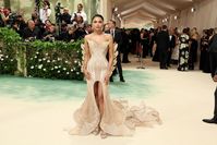 Met Gala 2024 Red Carpet Looks: See Every Celebrity Outfit and Dress | Vogue