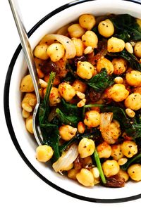 This Catalan chickpeas and spinach recipe is one of my favorite classic tapas in Barcelona. It's made with feel-good simple ingredients, it's easy to make in just 15 minutes, and it always tastes SO comforting and delicious. | gimmesomeoven.com #tapas #vegetarian #vegan #dinner #spain #barcelona #appetizer #side