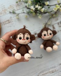 Monkey chico english Pattern