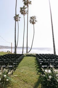 La jolla wedding, scripps seaside forum wedding, san diego wedding, san diego wedding photographer, beach wedding, wedding day inspo, california wedding photographer, modern coastal wedding, ceremony