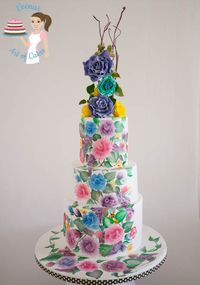 How to hand paint on fondant cakes - Best Tutorials for Hand Painted Cakes  As more artists who know hand-painting join the profession of cake decorating, the trend for hand-painted cakes in on the rise. Fondant is often used as a canvas with edible paint but so can buttercream with palettes and brushes. #handpaintedcake #caketutorials #handpaintedcakes #paintedcakes #cakepainting