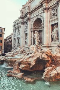 The most romantic spot in Rome, The trevi fountain! This is one of our favourite fountains in Rome, Italy #iliveitaly #Italy #architecture #fountains