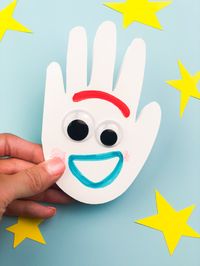 This handprint Forky craft is a fun Disney craft for kids. It's easy enough for toddlers, preschoolers and kindergarten children to make. #simpleeverydaymom #disneycrafts #kidscrafts #craftsforkids #preschoolers #toddlers #diydisney #disney #disneykids #handprintcrafts