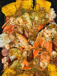 GARLIC BUTTER SEAFOOD BOIL - Razzle Dazzle Life