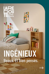 Vous aimez autant le design que le rangement ? La tête de lit Ingénieuse Fabi est la solution rêvée : elle intègre des chevets, des étagères et des petits coffres pour tout dissimuler. Idéal pour tout avoir à portée de main du soir au matin.