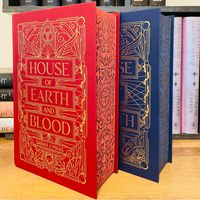 Two Books New And Unread Condition - Illumicrate Exclusive Signed Edition House Of Earth And Blood By Sarah J. Maas - Comes With An Exclusive Cover, Exclusive Artwork On The Endpapers, Exclusive Stenciled Edges, Foil Design On The Hardcover And Signed By The Author - Illumicrate Exclusive Signed Edition House Of Sky And Breath By Sarah J. Maas - Comes With An Exclusive Cover, Exclusive Stenciled Edges, Artwork On The Endpapers, Exclusive Foil Design On The Hardcover And Signed By The Author Tags