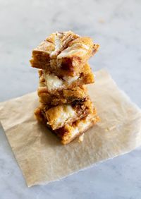 Cinnamon Roll Blondies