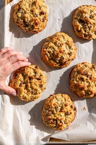 Levain’s famous chocolate cookie is hard to resist. Our favorite version is their coconut caramel chocolate chip cookie. We are recreating this incredibly delicious (and giant) cookie with this Levain coconut chocolate chip copycat recipe. We promise, it’s just as good as the real deal and you don’t have to fly to New York to