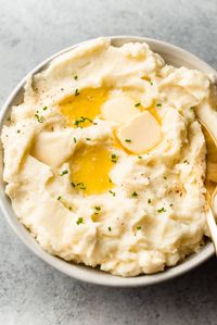 These garlic mashed potatoes are creamy, comforting, and easy to make. Restaurant-style mashed potatoes are totally doable in your own kitchen!