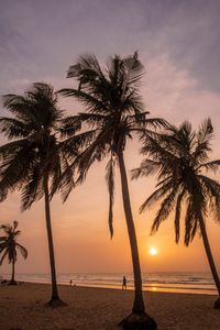 Mooie zonsondergang op het strand. Kotu Beach in Gambia