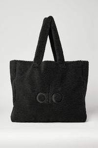 Foxy Sherpa Tote - Black | Alo Yoga