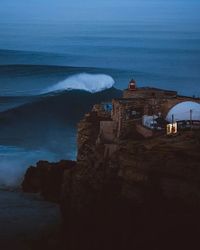 Big Waves Nazaré on Instagram: "Épico... Quando anoitece e as grandes ondas chegam .... . 📸: @palms2peaks"