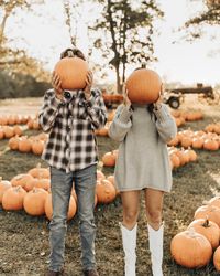 It’s sweater weatherrrrrr!!! How gorgeous are these two???🤎🎃 #fallphotoshoot #pumpkinpatch #pumpkinpatchphotoshoot #couplesphotography… | Instagram