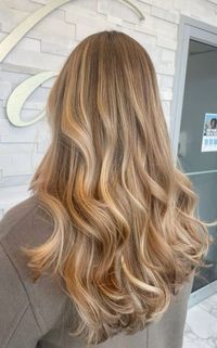 🌟 Shine Bright with Stunning Highlights! 🌟 Explore 32 beautiful blonde and caramel highlight ideas that will transform your hair. Whether you’re looking for a subtle, natural blend or bold, eye-catching streaks, these highlight styles add depth, dimension, and a touch of elegance to your look. Perfect for any season, these ideas will inspire your next salon visit. Save this pin for your next hair appointment and get ready to shine with a fresh, fabulous hairstyle! 💇‍♀️✨ #HairInspo #BlondeHighlights #CaramelHighlights #HairGoals #BeautyTrends