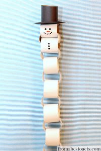 I may use this to countdown to Christmas/Winter Vacation - Paper Chain Snowman Christmas Countdown - From ABCs to ACTs