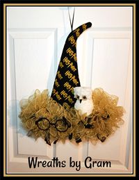 Harry Potter wreath; harry potter aesthetic; slytherin aesthetic; gryffindor aesthetic; ravenclaw aesthetic; hufflepuff aesthetic; hogwarts aesthetic; harry potter gifts; harry potter room decor; hedwig aesthetic; harry potter home decor; harry potter fandom; hogwarts school of witchcraft & wizardry; harry potter glasses; harry potter snowy owl; harry potter gift ideas; harry potter lovers #harrypotter #harrypottergifts #slytherin #gryffindor #ravenclaw #hufflepuff