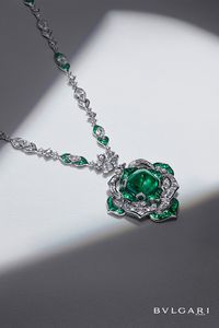 Discover the new Bvlgari Cinemagia High Jewelry Collection. One-of-a-kind jewels inspired by Bvlgari’s passionate love affair with Cinema. The collection celebrates magic, wonder and glamour through extraordinary gemstones, vibrant designs and Roman style.