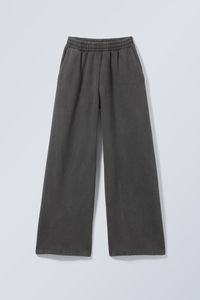 A pair of extra long leg sweatpants, made from a soft cotton and recycled polyester blend. This athleisurewear favourite has a soft fleece inside, a wide elasticated waist, straight loose legs, and two side pockets.