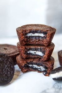 Oreo-Stuffed Brownie Cups – MikeBakesNYC