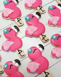 Flamingo cookies flamingo sugar cookies flamingo party #flamingoparty #flamingo #flamingocookies #sugarcookies #cookies #royalicingcookies #thecupcakegirlmiami #decoratedsugarcookies