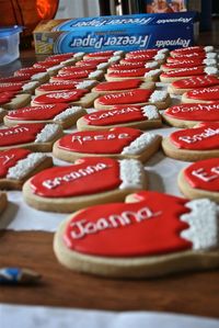 Mitten Christmas Sugar Cookies ~  A cute idea for writing names of family or coworkers on cookies.