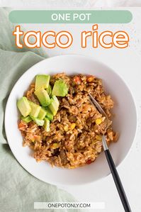 This Taco Beef and Rice skillet is so easy to make and helps you repurpose leftover rice! You'll have dinner ready in a jiffy! | one pot dinner | family meals | family dinner | kid friendly dinner