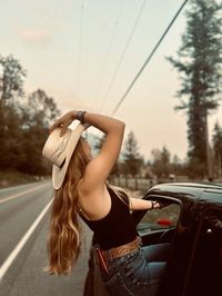 #trucks #ranger #country #western #truckphoto #photography #photoidea #road #blondhair #outdoor #outfits #poses #inspiration #fordranger #longhair #westernootd #belt #road #trees #woods #forest