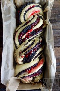 Mohnbabka mit Marzipan & Preiselbeeren / Mohnzopf - Zungenzirkus