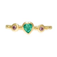 Designer NotesGorgeous heart shaped emerald & 2x pink sapphires set into a delicate 2mm band in 18ct yellow gold. Please select your finger size or let us know if you'd like us to send you a free ring sizing gauge. Alternatively, if you'd like to book an appointment, we can measure you at the studio. Arrange a visi