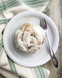 MICROWAVE PROTEIN CINNAMON ROLL - Nutritionist Mom