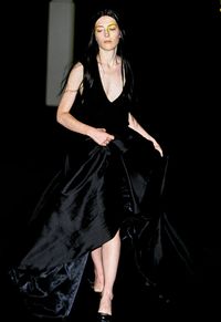 Olivier Theyskens Spring 1999 Ready-to-Wear collection, runway looks, beauty, models, and reviews.