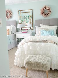 Sophisticated teenage girls bedroom makeover