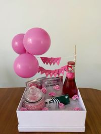 #geschenk #present #geschenkboxbasteln #geschenkbox #rose #roses #presents #selfmade #selbstgemacht #pink #rosa #birthday #birthdayparty #happybday #happybirthdaytoyou #happybirthday #gutschein #sekt #badesalz #maske #bath #ballon #balloons #balloonart #girlande #starbucks #voucher #green #white #grün #weiss #weiß #girlhood #girls #mädchen