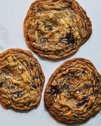 Banoffee pie fans, meet your new favourite cookie. These pan-bang cookies are laced with milk chocolate, banana chips and gooey toffees.